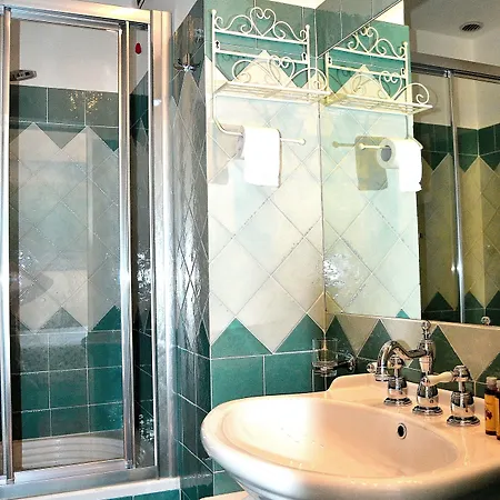 Chez Moi Bed & Breakfast 3*